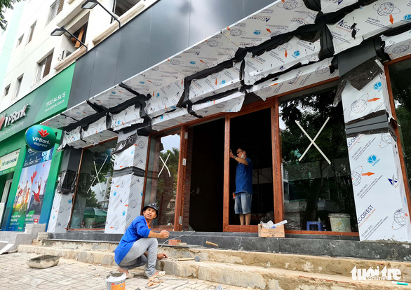 Kim Yong Min’s eyeglasses store at 1 Bui Bang Doan Street in District 7 is repaired to be reopened in the upcoming days. Photo: Ngoc Hien / Tuoi Tre