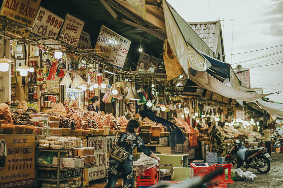The fermented fish area in Chau Doc Market. Photo: Ky Anh / Tuoi Tre