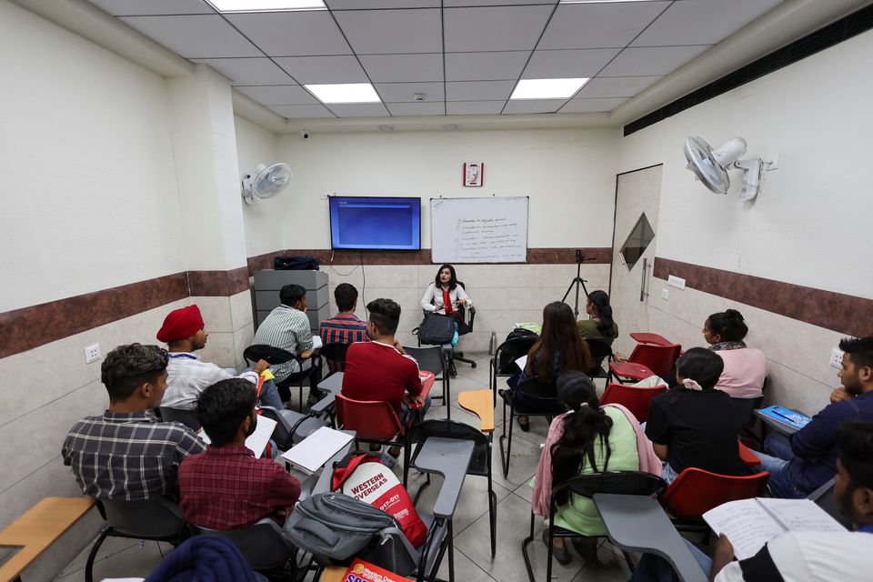Students attend an International English Language Testing System (IELTS) class conducted by Western Overseas, an institute providing coaching for English language proficiency tests and visa consultancy, in Ambala, India, August 4, 2022. Photo: Reuters