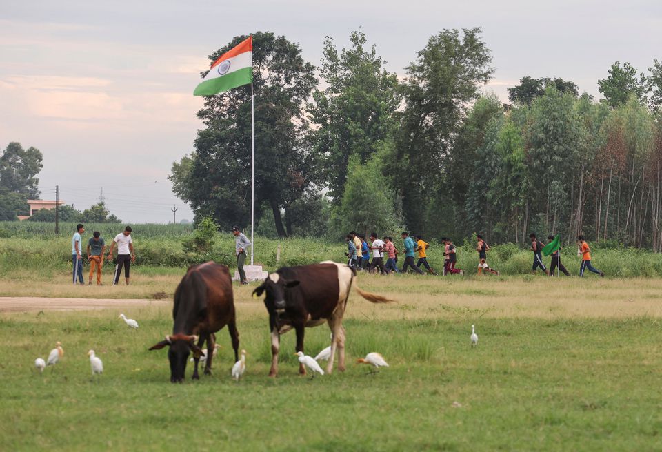 A group of army aspirants train in the field near the village of Adhoya in Ambala district, India, August 15, 2022. Photo: Reuters