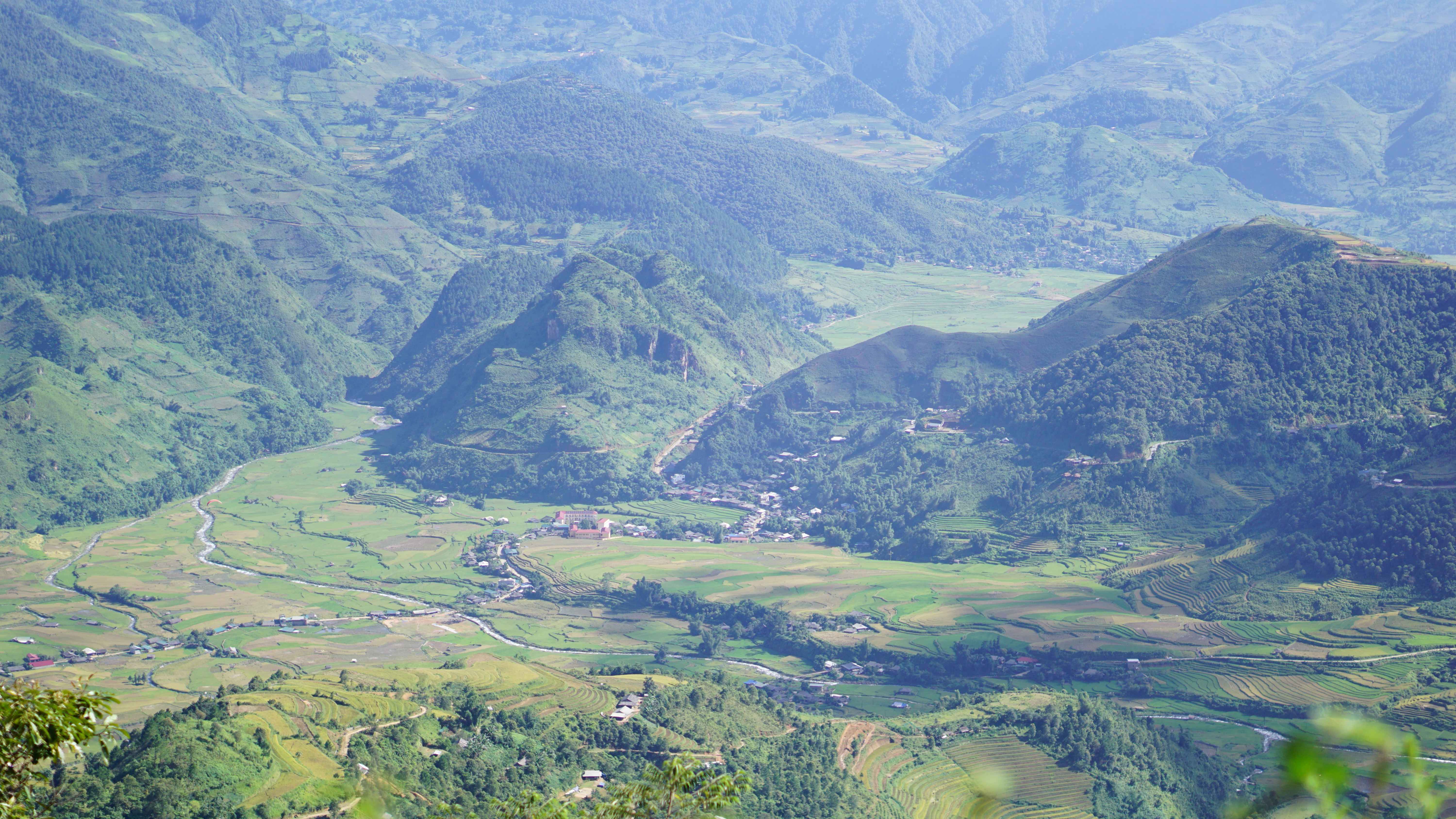 A view is seen from Khau Pha Pass in Mu Cang Chai District, Yen Bai Province, Vietnam. Photo: Vuong Anh / Tuoi Tre News