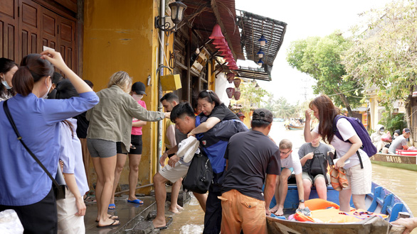 Many foreigners use ‘boat tours’ offered by locals in Hoi An Ancient Town during the flooding. Photo: Mai Thanh Chuong