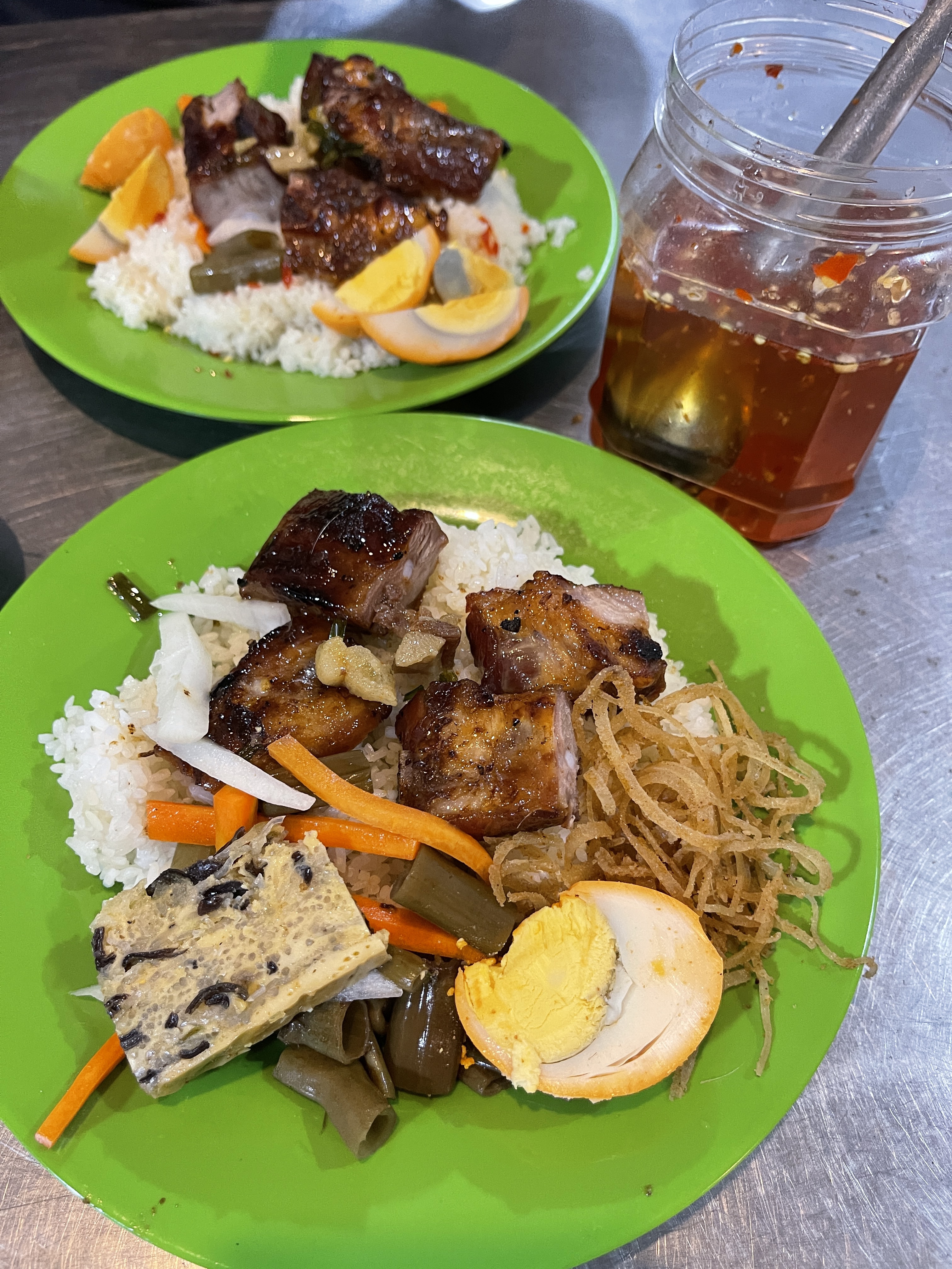 Two dishes of ‘cơm tấm’ at Cô Hoa stall in Phu Quoc, Vietnam. Photo: Dong Nguyen / Tuoi Tre News