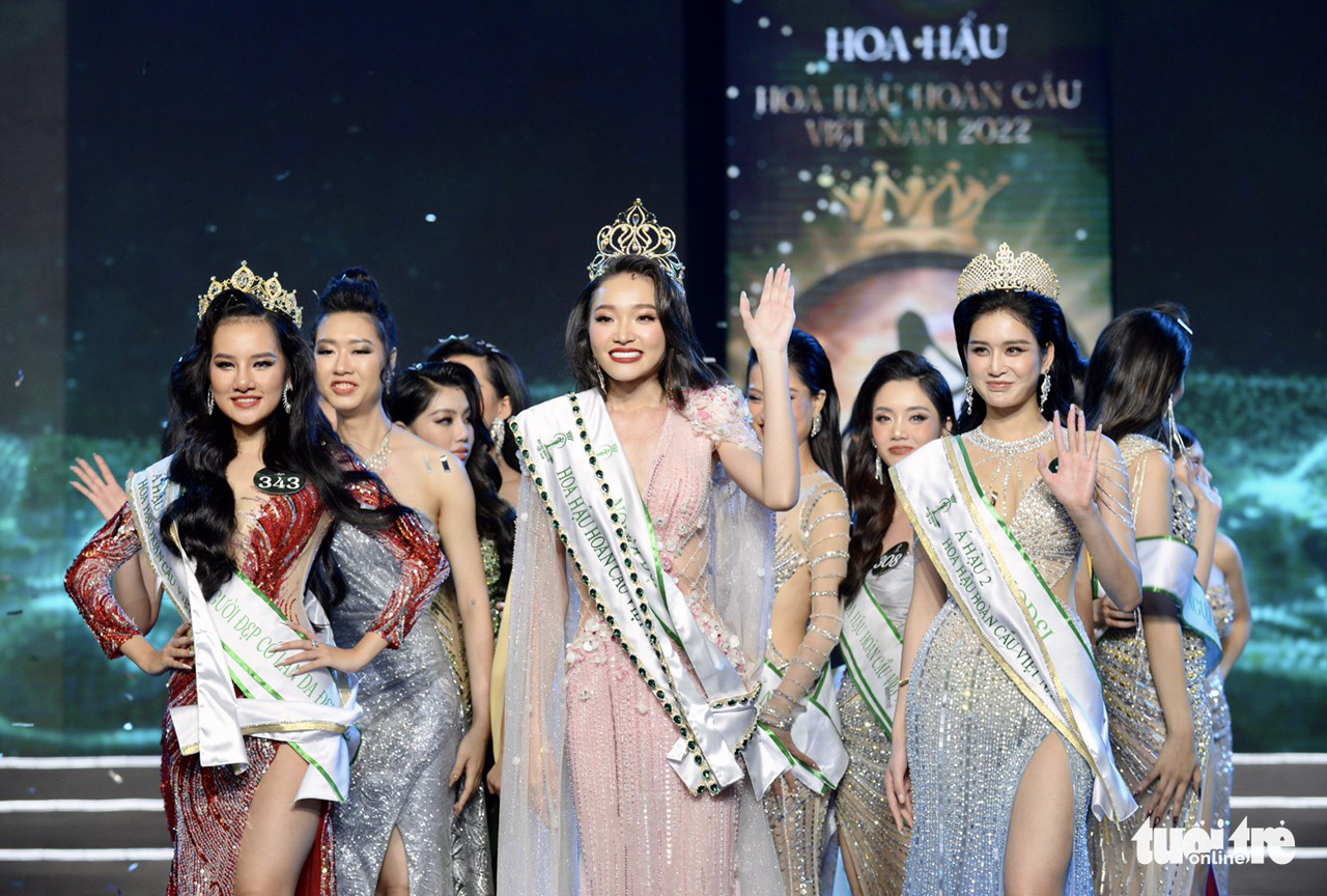 Pham Kim Ngan is crowned Miss Globe Vietnam 2022 in Ho Chi Minh City, Vietnam, October 22, 2022. Photo: T.T.D. / Tuoi Tre