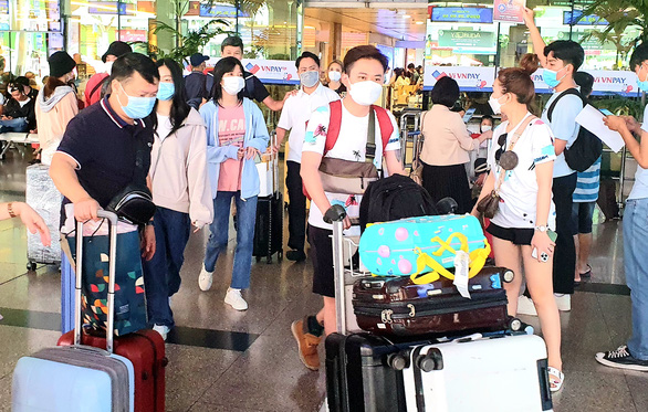 Passengers seen at a local airport. Photo: C.Trung / Tuoi Tre