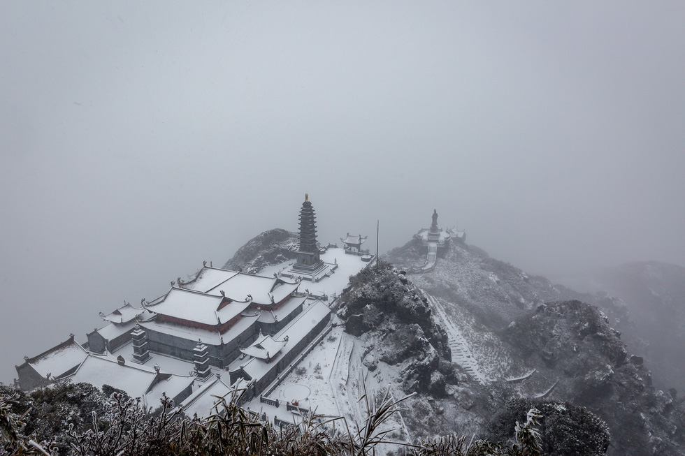 Snow covers Mount Fansipan, February 9, 2021. Photo: To Ba Hieu / Tuoi Tre
