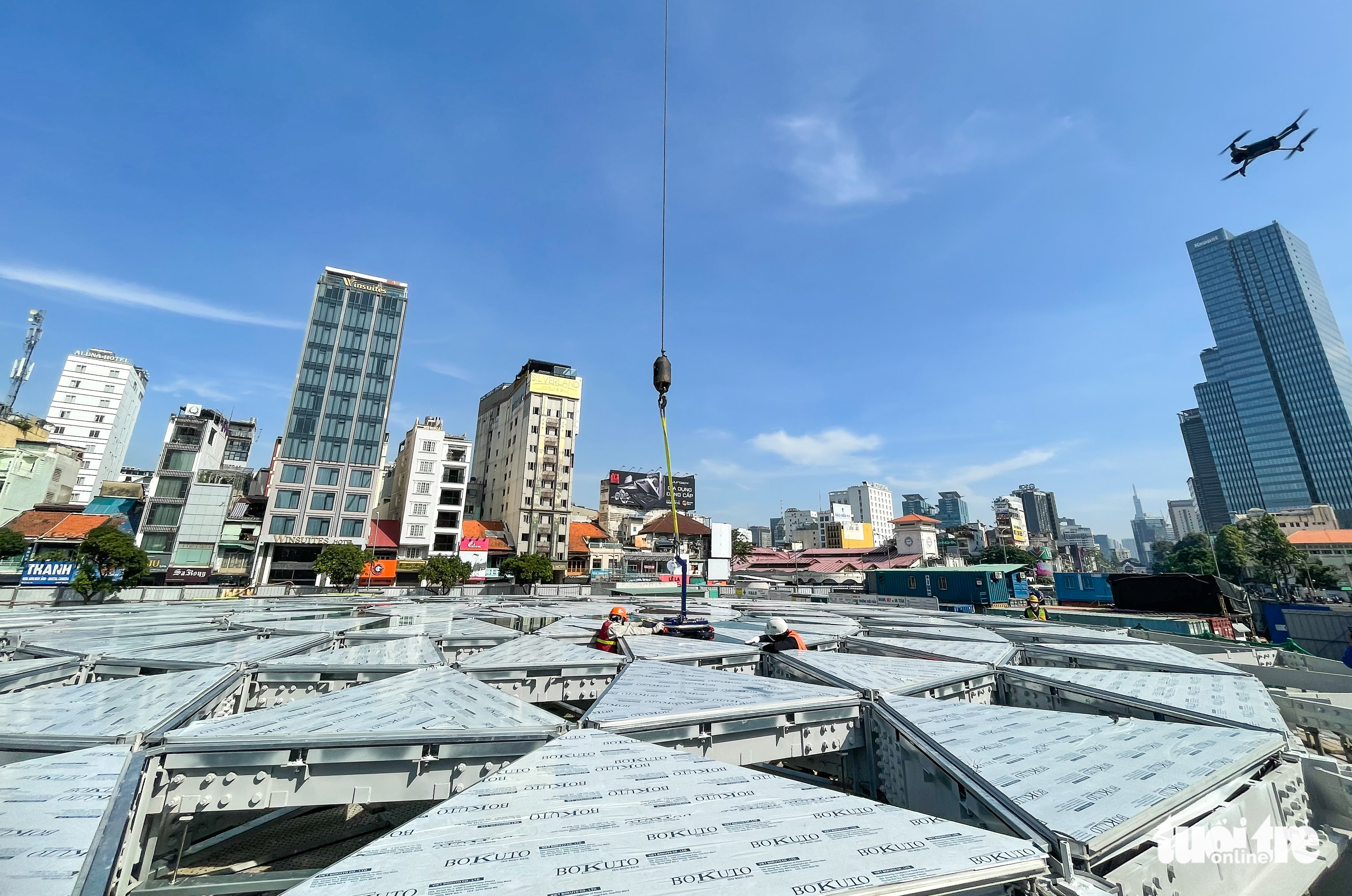 The construction site of the skylight at Ben Thanh Terminal of metro line No.1 in Ho Chi Minh City, November 15, 2022. Photo: Tuoi Tre