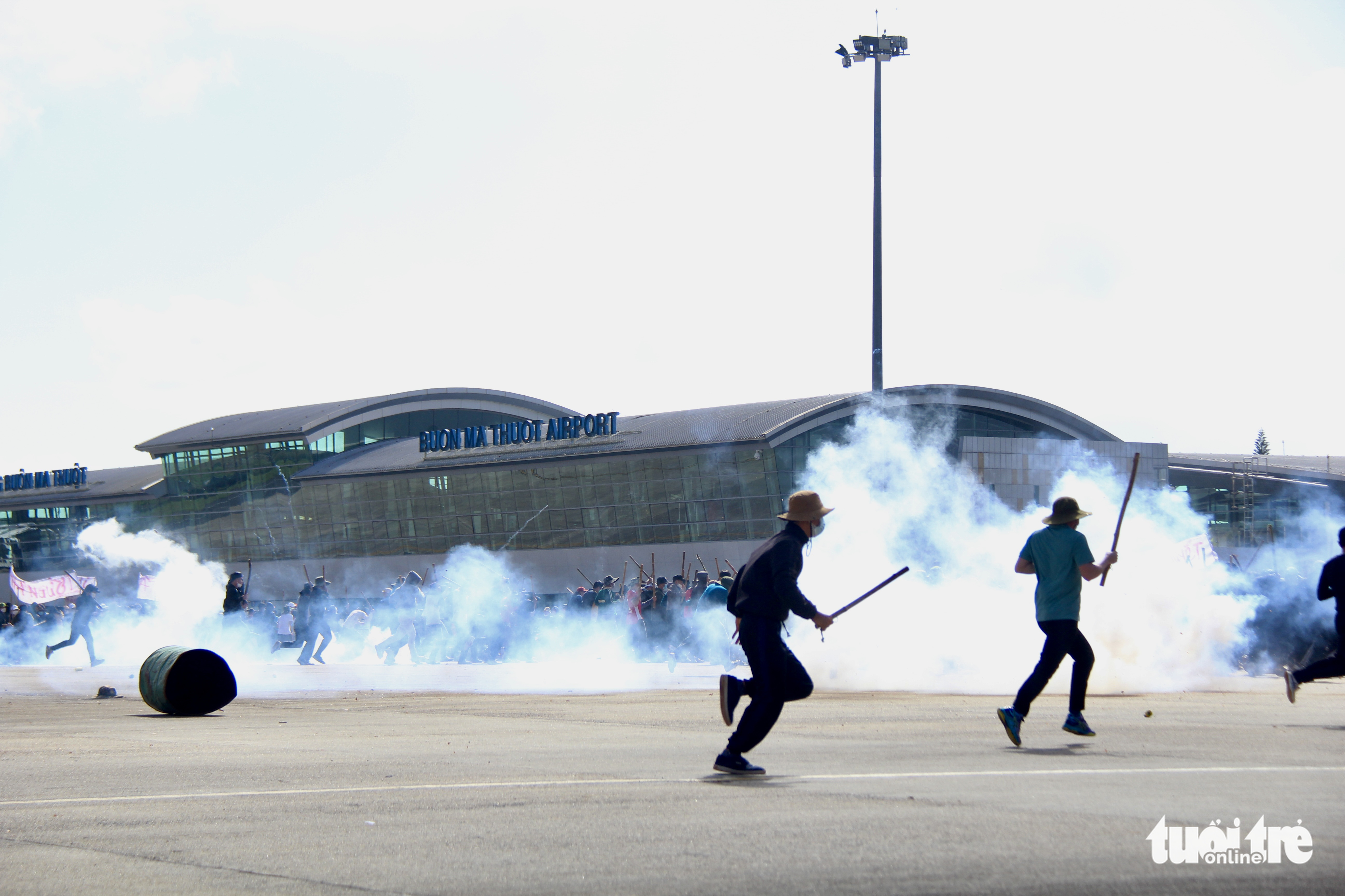 An anti-terrorism drill at Buon Ma Thuot Airport in Dak Lak Province, Vietnam, November 25, 2022. Photo: Trung Tan / Tuoi Tre