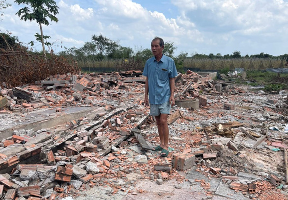 The house and land belonging to Doan Van Lanh, a resident in Bau Dung Hamlet, An Nhon Tay Commune, Cu Chi District, Ho Chi Minh City are taken back to make room for the resettlement area. Photo: Thai An / Tuoi Tre