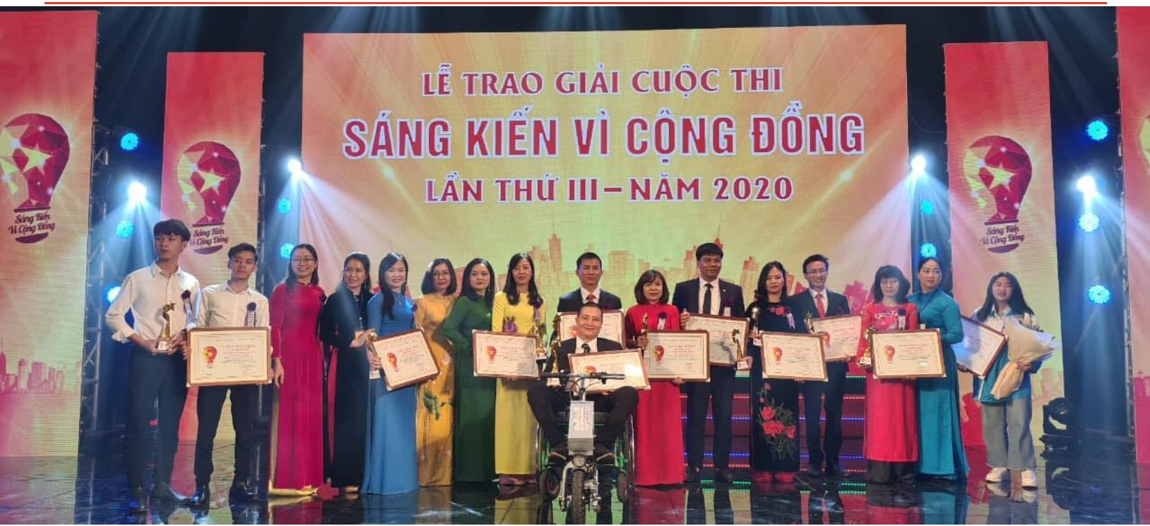 Le Huy Tich won the second prize in the 3rd competition of the 2020 Community Initiative in a supplied photo.