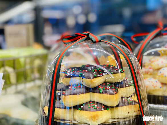 This image shows Christmas cakes for sale in Ho Chi Minh City. Photo: Bong Mai / Tuoi Tre