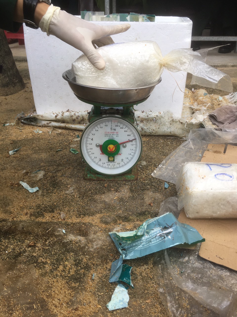 Each bag of narcotics weighs about one kilogram. Photo: V.T. / Tuoi Tre
