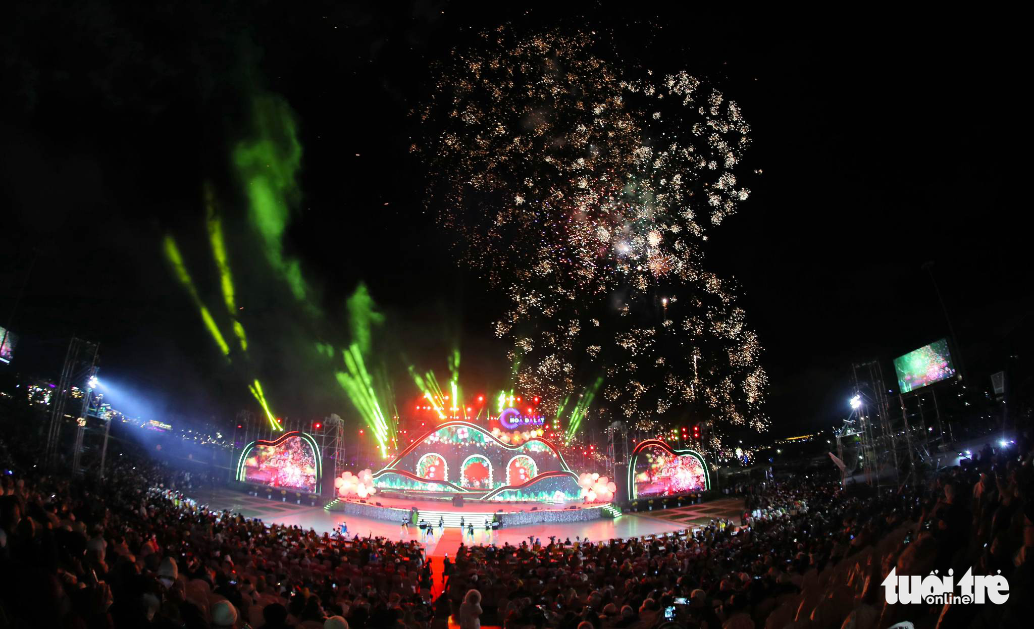 A fireworks display ends the opening ceremony of the Da Lat Flower Festival 2022 in Da Lat City, Lam Dong Province, Vietnam, December 18, 2022. Photo: M.V. / Tuoi Tre