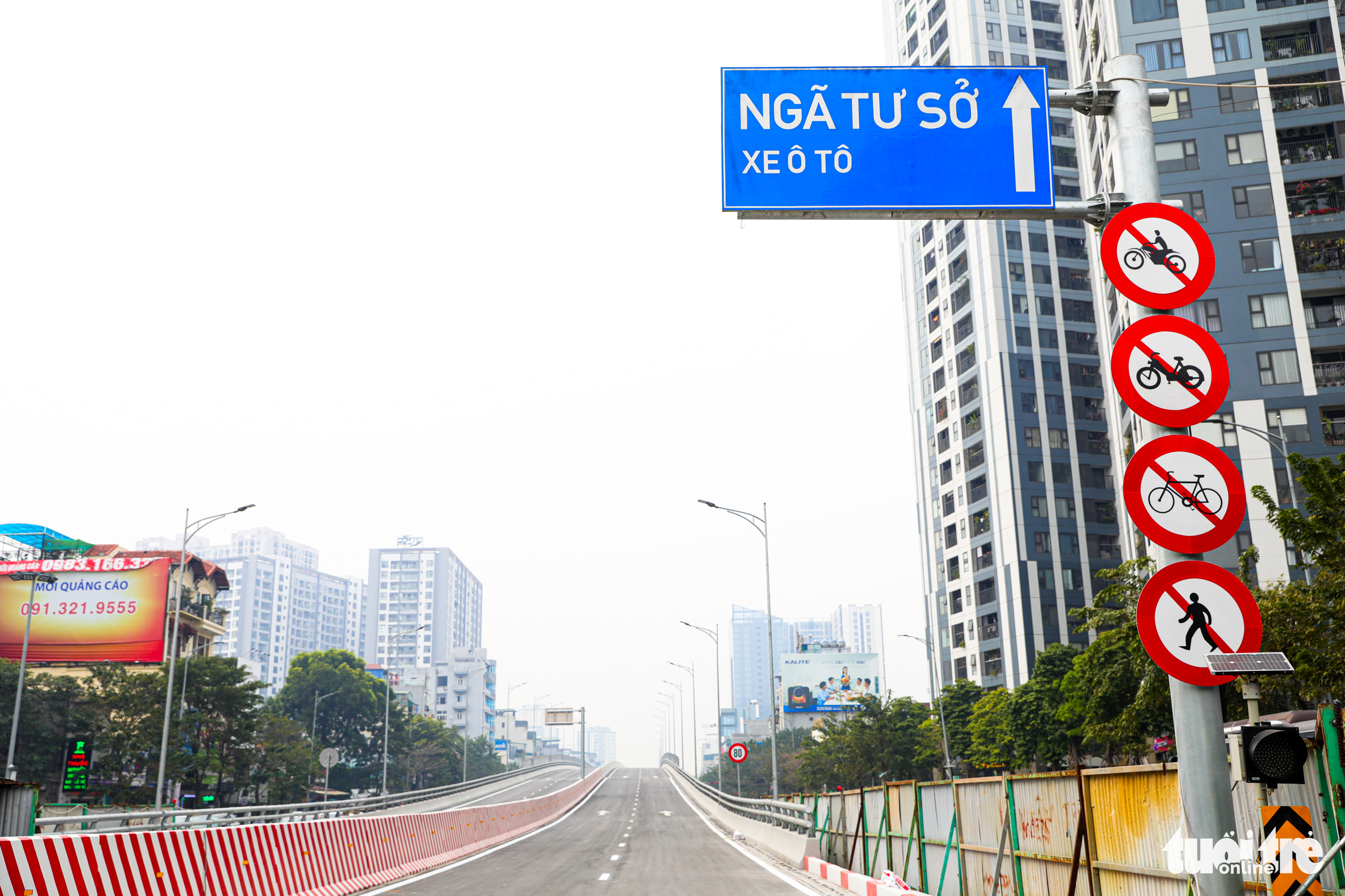 A view of the Nga Tu So - Vinh Tuy Bridge section of the Ring Road 2 project in Hanoi. Photo: Danh Khang / Tuoi Tre