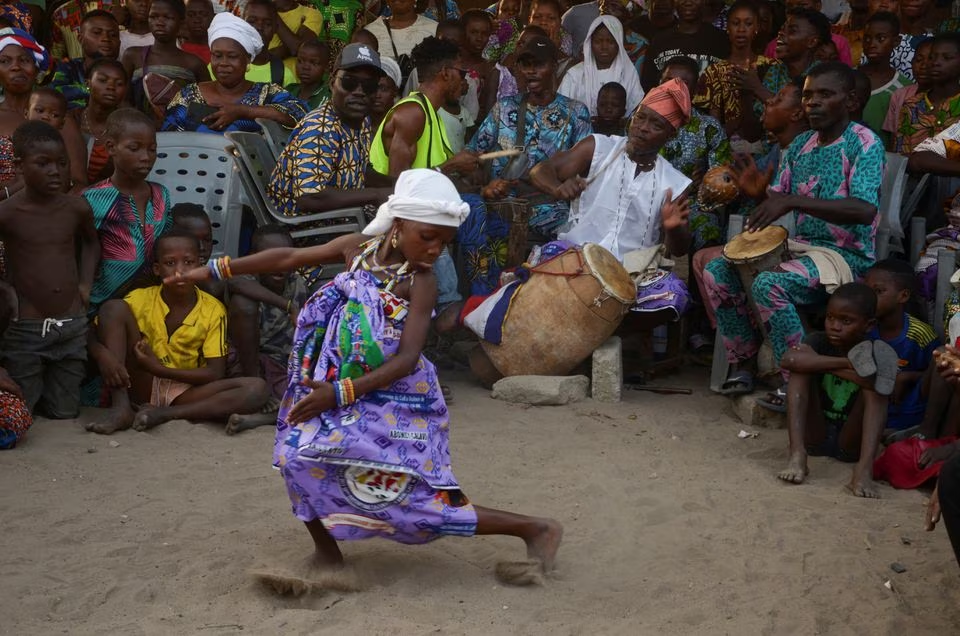 Devotees perform as they take part in the annual celebration of Voodoo festival in Cotonou, Benin January 10, 2023. Photo: Reuters