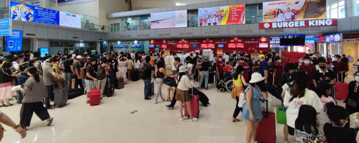 Passengers return to southern localities. Photo: Duy Dung / Tuoi Tre