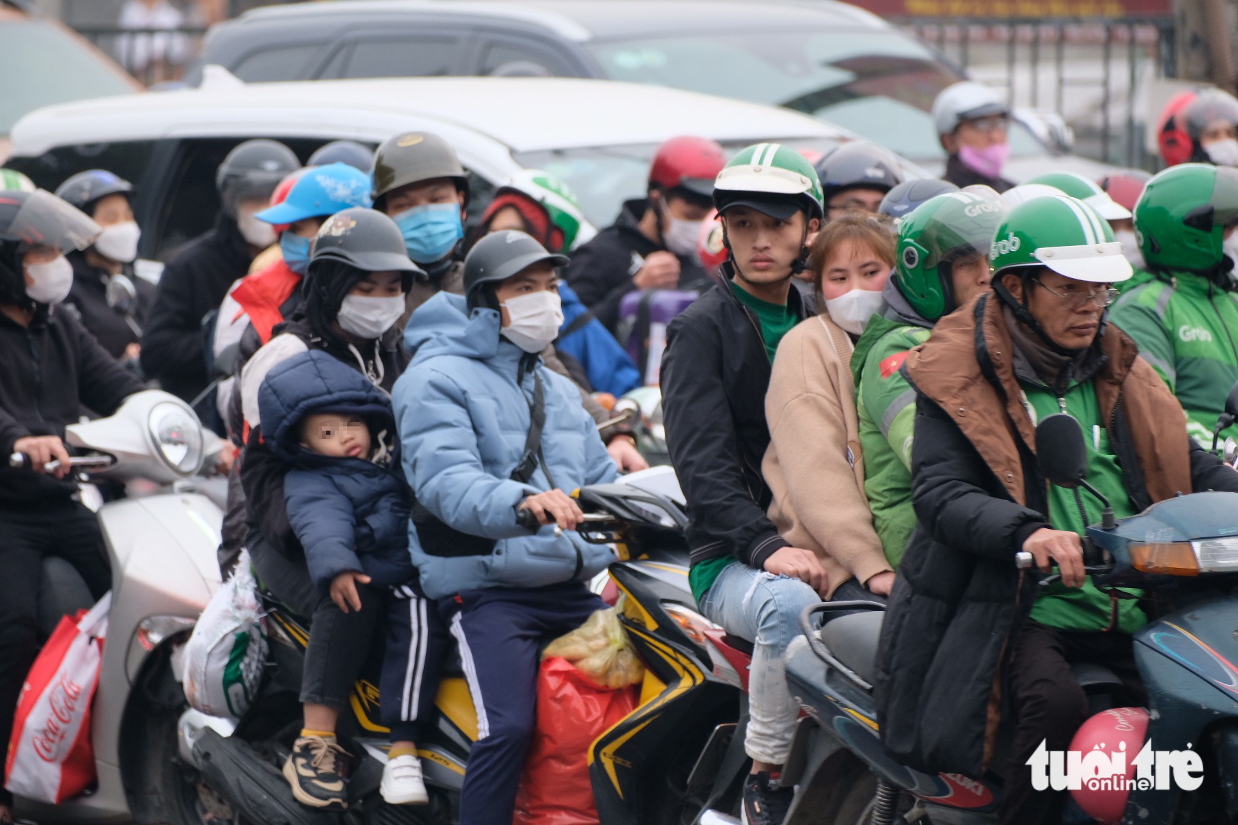 People return to Hanoi after the seven-day 2023 Tet (Lunar New Year) holiday, January 26, 2023. Photo: Nguyen Bao / Tuoi Tre