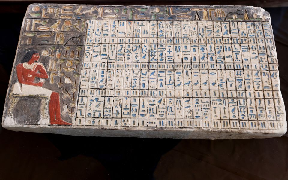 An artifact is displayed after the announcement of the discovery of 4,300-year-old sealed tombs, which have made a number of important archaeological discoveries dating to the fifth and sixth dynasties of the Old Kingdom, also stated that the expedition had found a group of Old Kingdom tombs, indicating that the site comprised a large cemetery, where the most important tomb belonged to Khnumdjedef, an inspector of the officials, a supervisor of the nobles, and a priest in the pyramid complex of Unas, the last kind of the fifth dynasty, in Egypt's Saqqara necropolis, in Giza, Egypt, January 26, 2023. Photo: Reuters