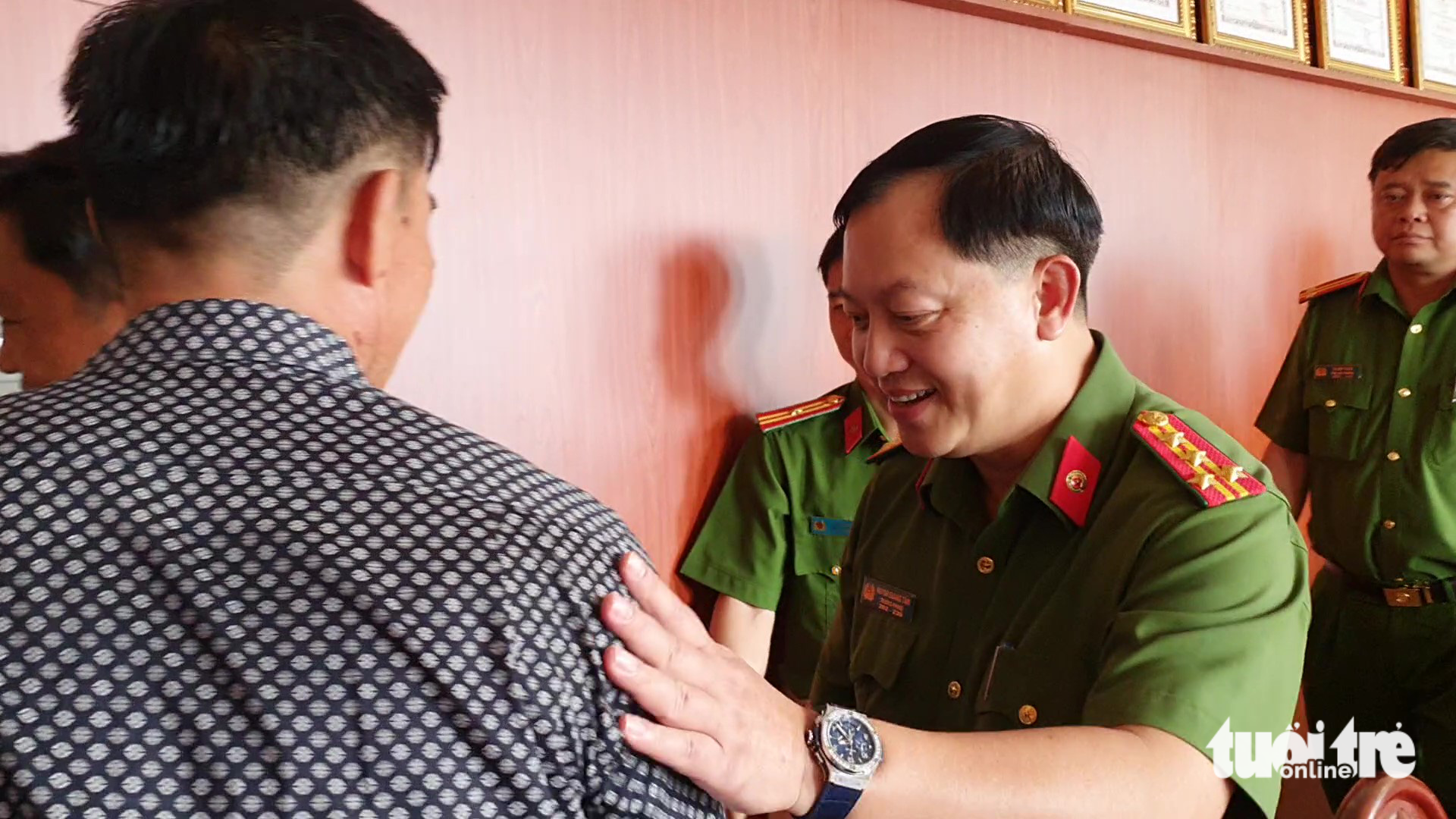 Colonel Huynh Quang Tam, head of the Ho Chi Minh City Firefighting Police, addresses officers who are dispatched to Turkey. Photo: Minh Hoa / Tuoi Tre