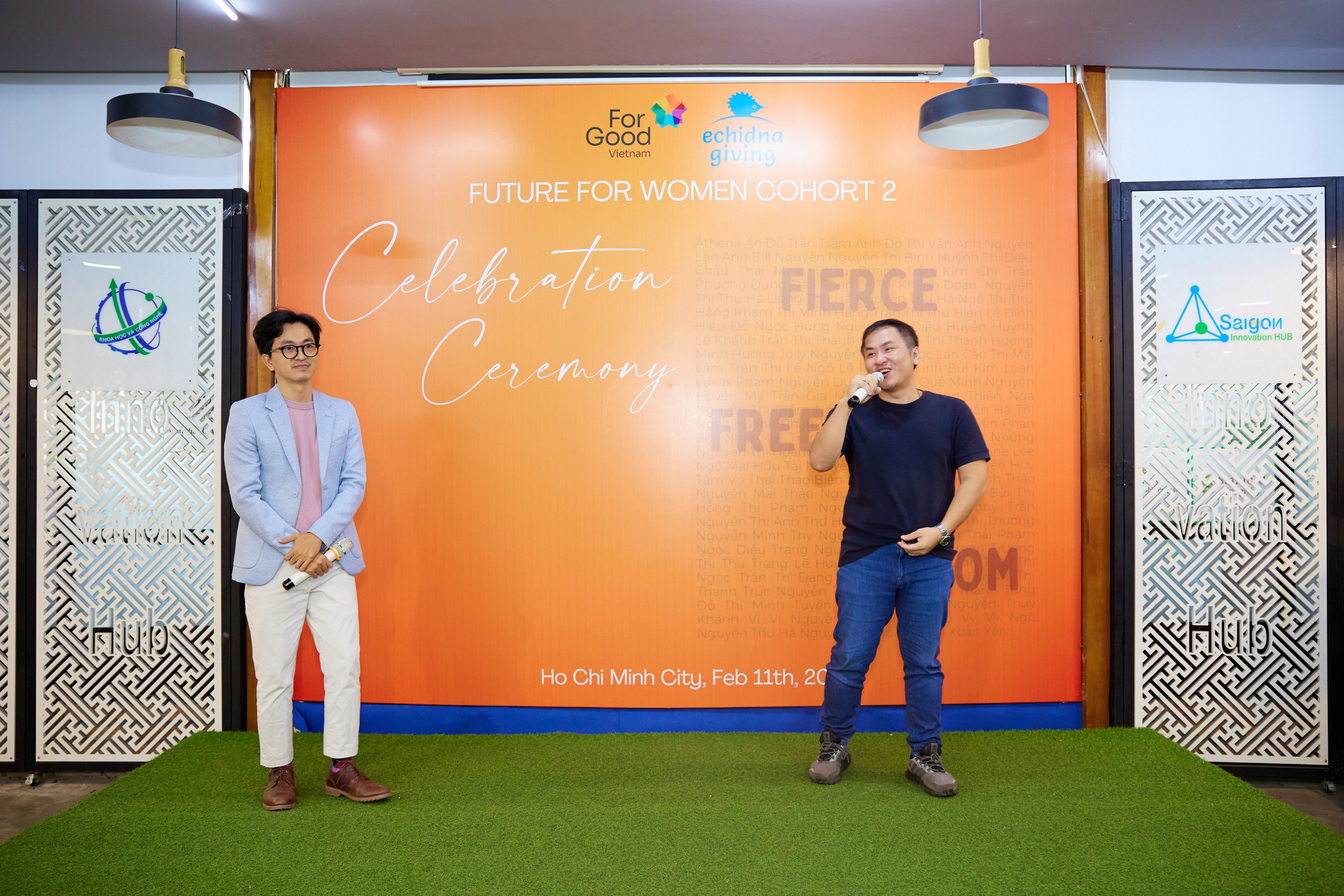 A mentee’s husband (R) shows his full support to his wife and women to establish their own career path as a business leader at a ceremony to award achievement certificates to the participants of the six-month Future For Women program on February 11, 2023. Photo: ForGood Vietnam