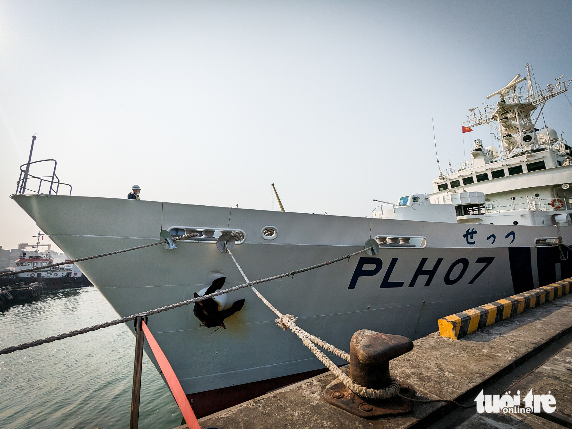 The vessel docks at Tien Sa Port in Da Nang City and conducts a visit to the city from February 13 to 18, 2023. Photo: Tan Luc / Tuoi Tre