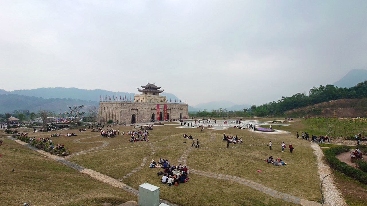 Tay Yen Tu Square at the Tay Yen Tu Spiritual-Ecological Tourist Area in Bac Giang Province. Photo: Nguyen Hien / Tuoi Tre News