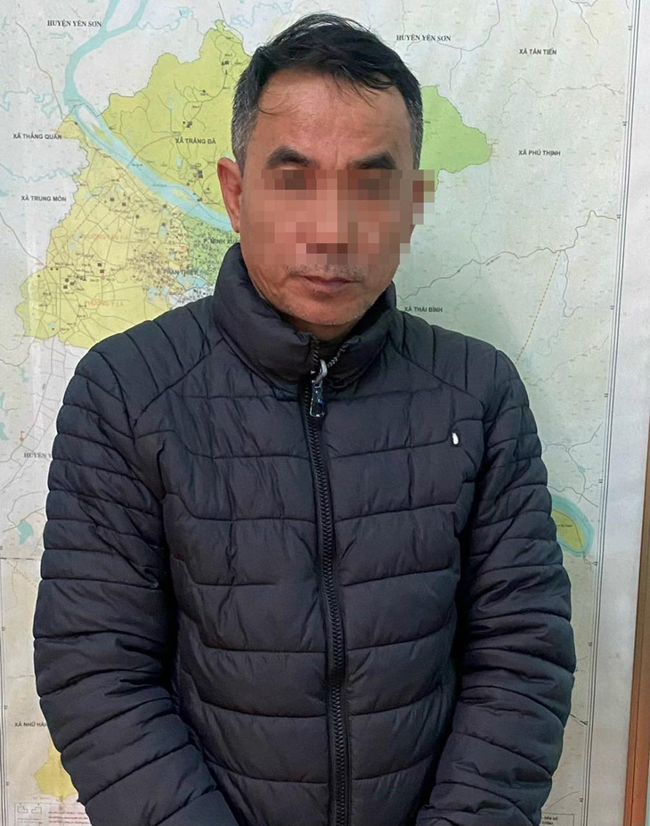 N.M.C., a 51-year-old resident in Tuyen Quang City of the namesake province, who raped an under-16-year-old person, is seen at the police station. Photo: Tuyen Quang Police