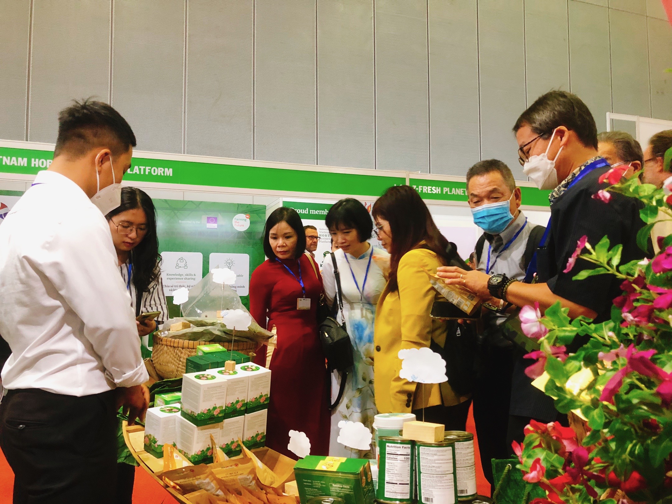 Visitors at the 5th International exhibition and conference for horticultural and floricultural production and processing technology in Vietnam. Photo: Hong Van / Tuoi Tre