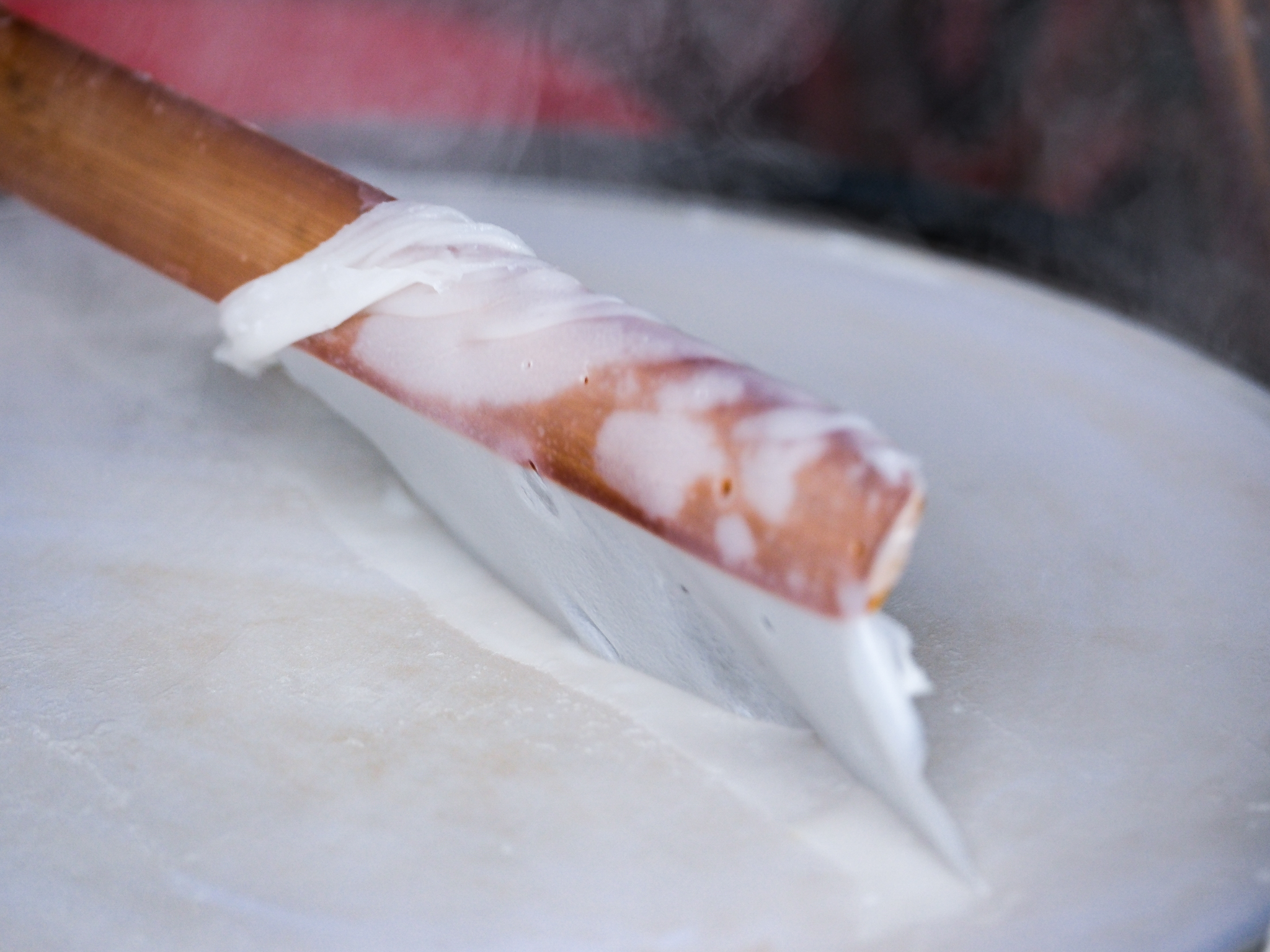 A rice crepe is finished cooking. Photo: Nam Tran / Tuoi Tre News