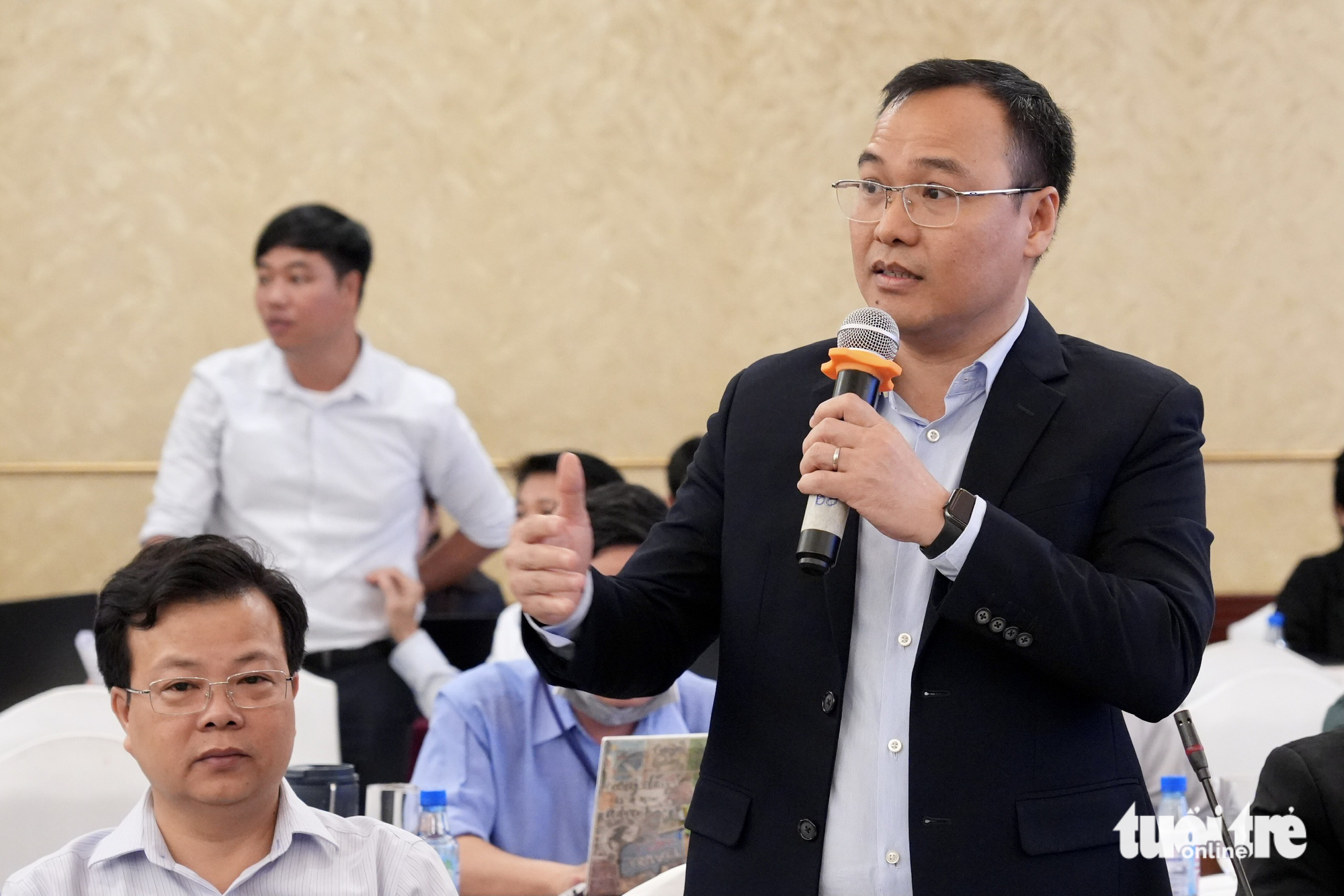 Ho Quynh Hung, chairman of Dien Quang Lamp JSC, speaks at the seminar in Ho Chi Minh City, February 28, 2023. Photo: Huu Hanh / Tuoi Tre