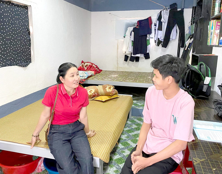 Students at the boarding house can keep their mind on studying without thinking of paying room rentals. Photo: P.N. / Tuoi Tre