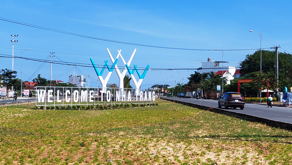 This photo shows the beginning of Vo Nguyen Giap Street in Dien Khanh District, Khanh Hoa Province, Vietnam. Photo: Phan Song Ngan / Tuoi Tre