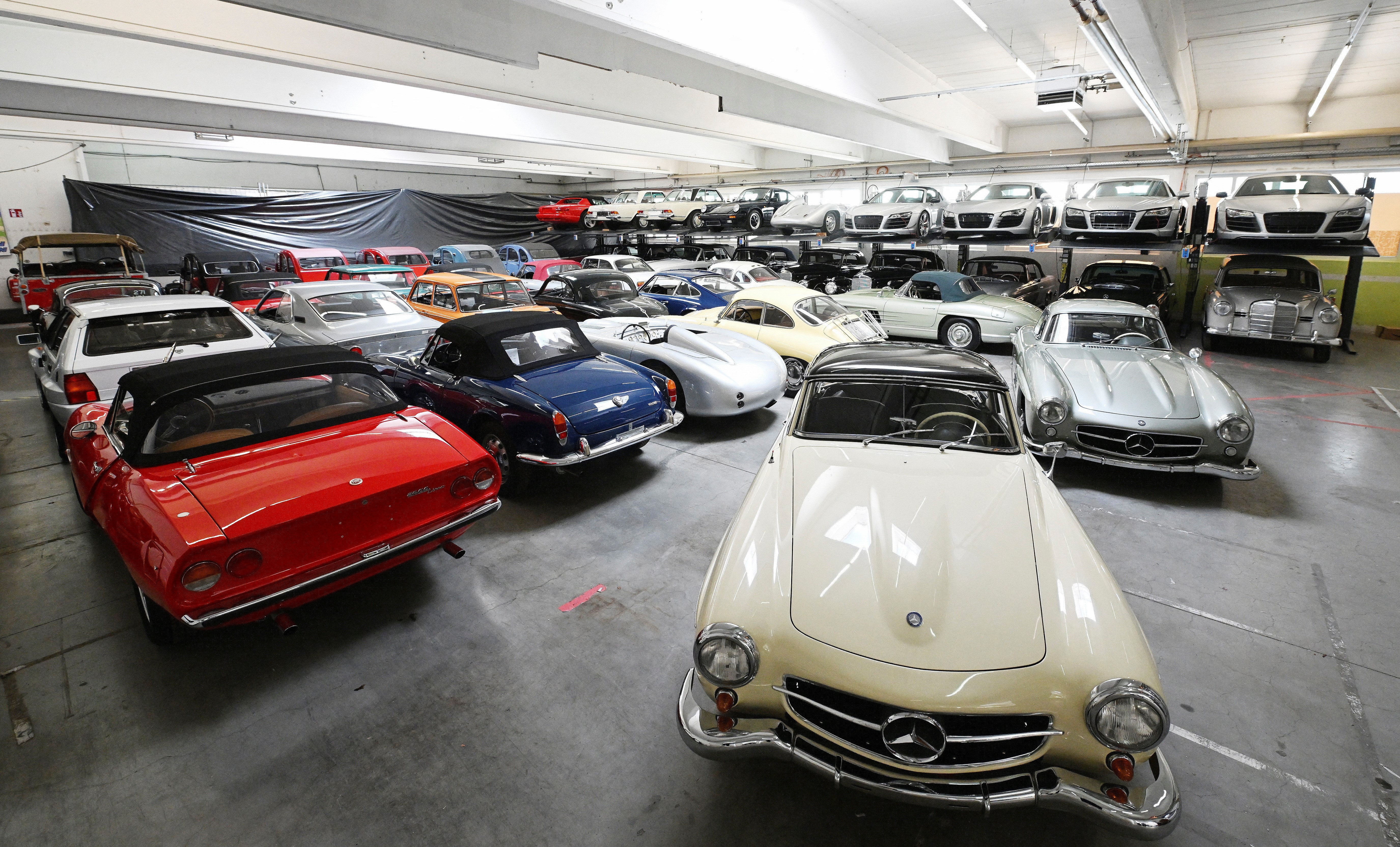 A general view of the classic car collection of Florian Zimmermann, owner of over 300 classic cars, in a warehouse in Lindau, Germany, April 5, 2023. Photo: Reuters