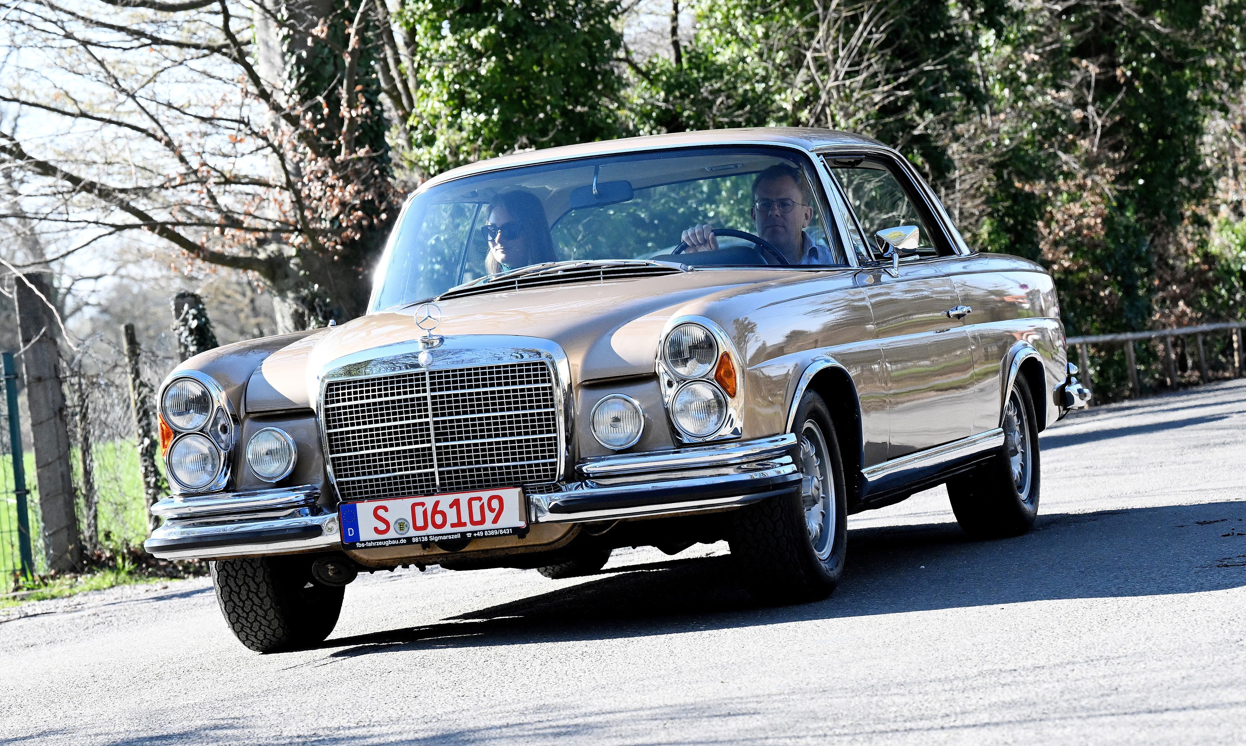 Florian Zimmermann, owner of a collection of more than 300 classic cars, drives a Mercedes 280 SE car in Lindau, Germany, April 5, 2023. Photo: Reuters