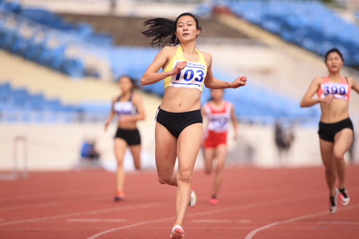 Le tu Chinh, dubbed the Queen of Speed, will participate in the SEA Games this year in Cambodia. Photo: Minh Duc / Tuoi Tre