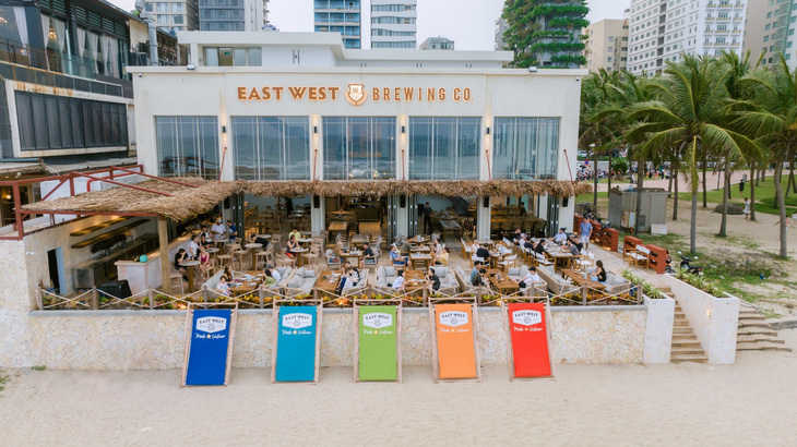 The outdoor beach patio of the craft beer restaurant