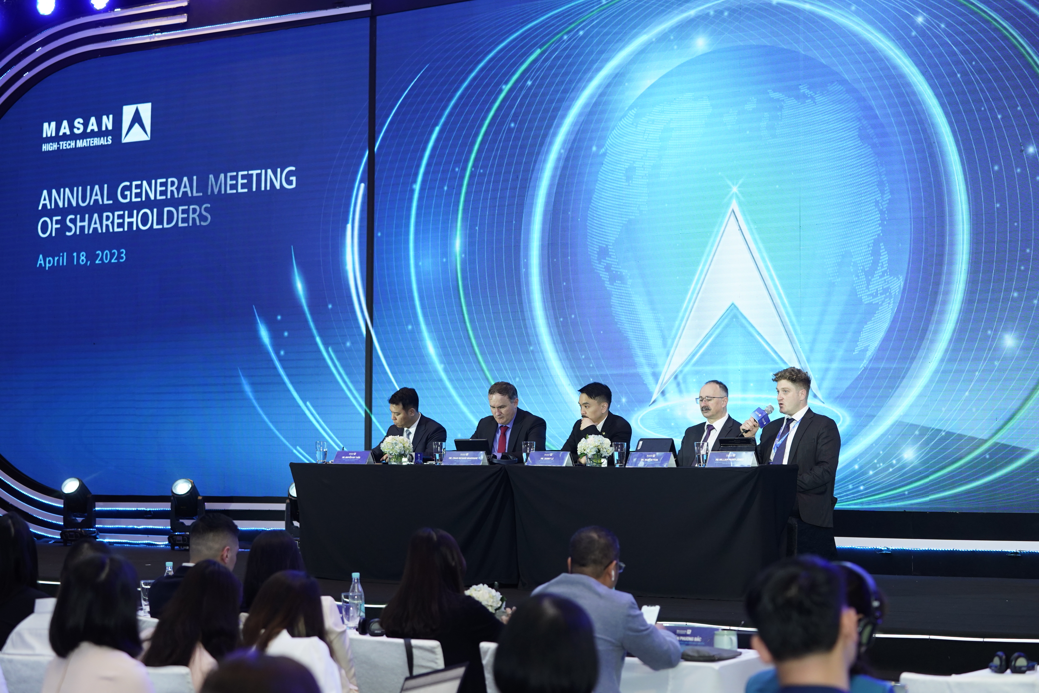 Leaders of Masan High-Tech Materials at a Q&A session during the annual general meeting on April 18, 2023.