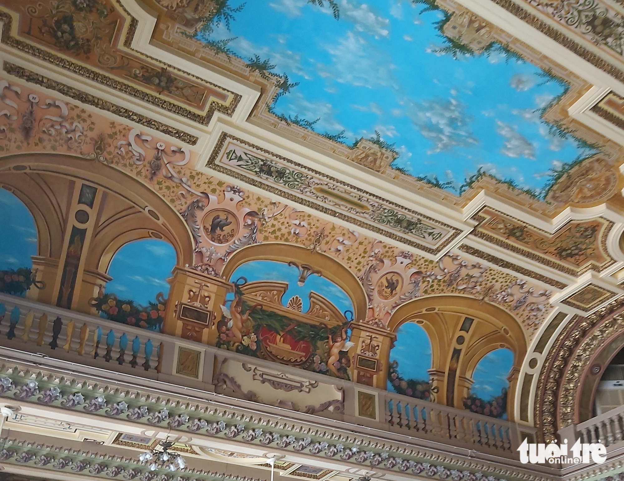 A part of the painting on the ceiling inside the office building of the People’s Committee of Ho Chi Minh City in District 1. Photo: N. Binh / Tuoi Tre