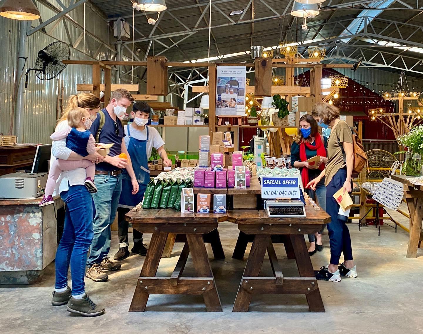 Guests visit a La Viet Coffee branch in Da Lat City, Lam Dong Province. Photo: Mai Vinh / Tuoi Tre