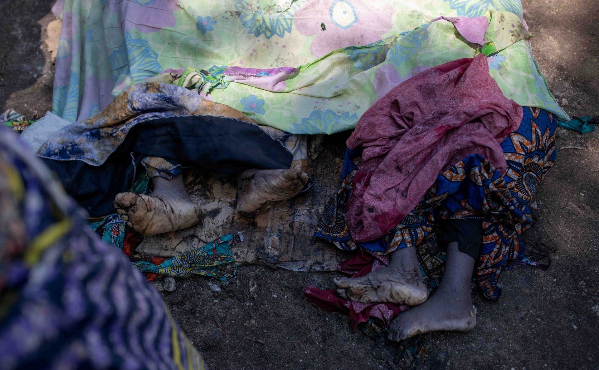 Dead bodies of Congolese civilians killed in floods are covered following rains that destroyed buildings and forced aid workers to gather mud-clad corpses into piles in the village of Nyamukubi, Kalehe territory in South Kivu province of the Democratic Republic of Congo May 6, 2023. Photo: Reuters