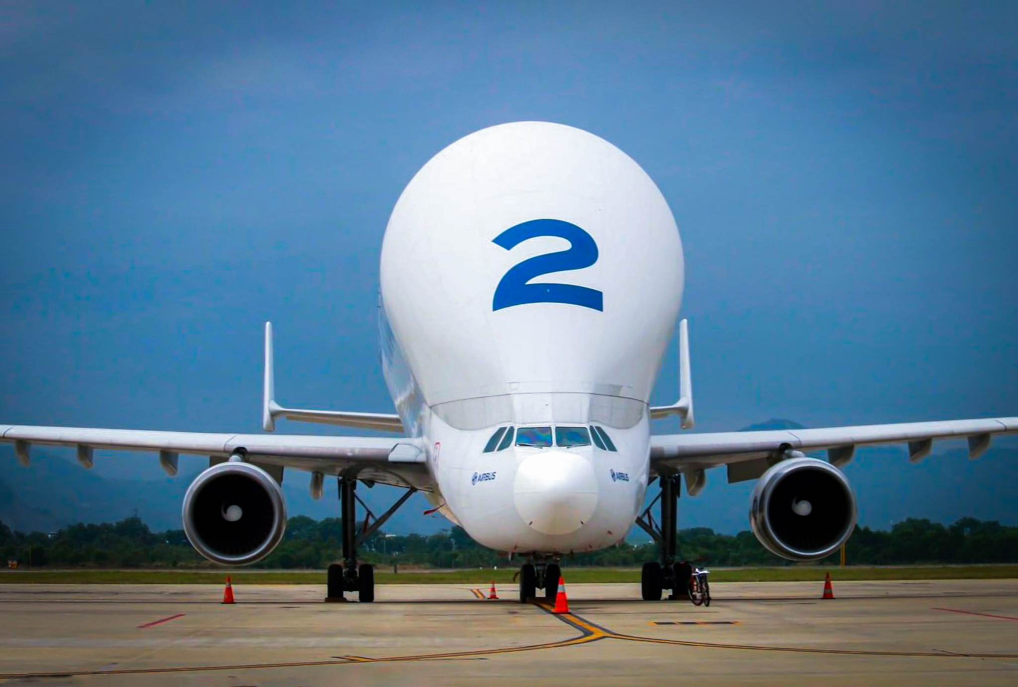 The Airbus A300-600ST is also called Beluga because of its resemblance to the eponymous whale. Photo: N.N.D / Tuoi Tre