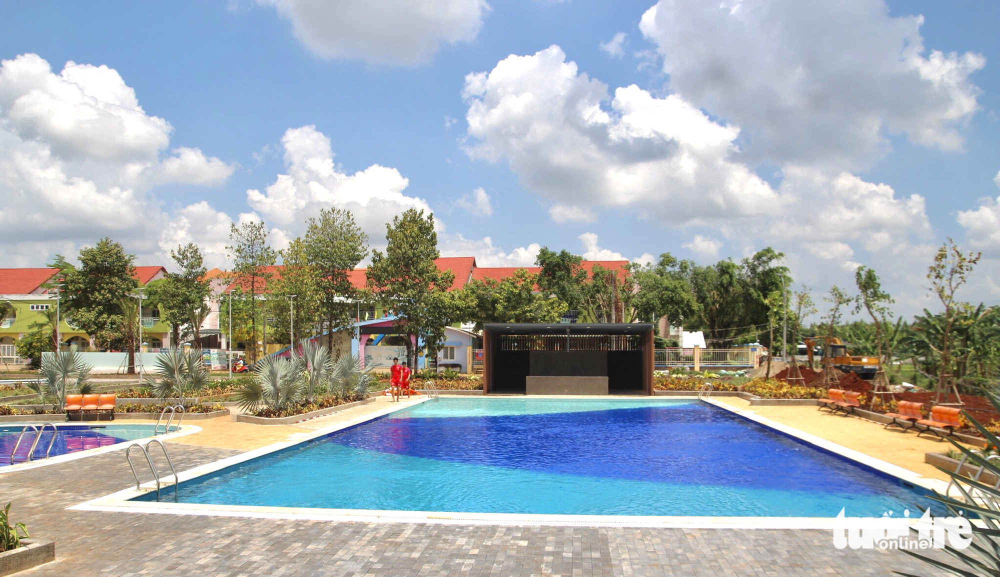 The ecotourism park has multiple auxiliary facilities such as an outdoor swimming pool, a sports zone, and parking areas. Photo: Luu Duyen / Tuoi Tre
