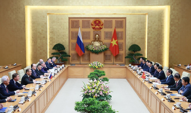 Vietnamese Prime Minister Pham Minh Chinh, United Russia Party Chairman Dmitry Medvedev and representatives at a meeting on May 22, 2023. Photo: Vietnam News Agency