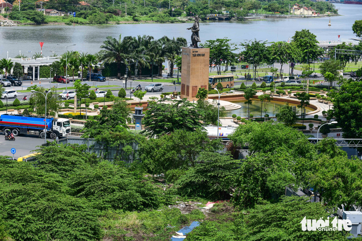 The prime land lot has an ideal location with a view of the Saigon River. Photo: Quang Dinh / Tuoi Tre