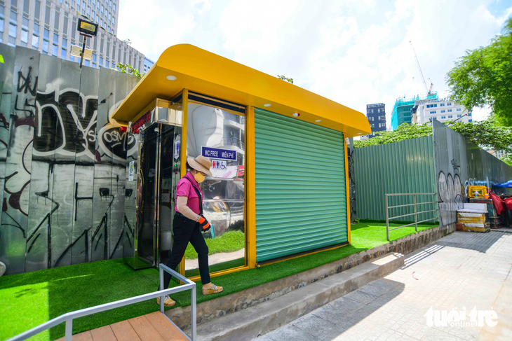 A small area of the land lot is used to accommodate a free restroom. Photo: Quang Dinh / Tuoi Tre