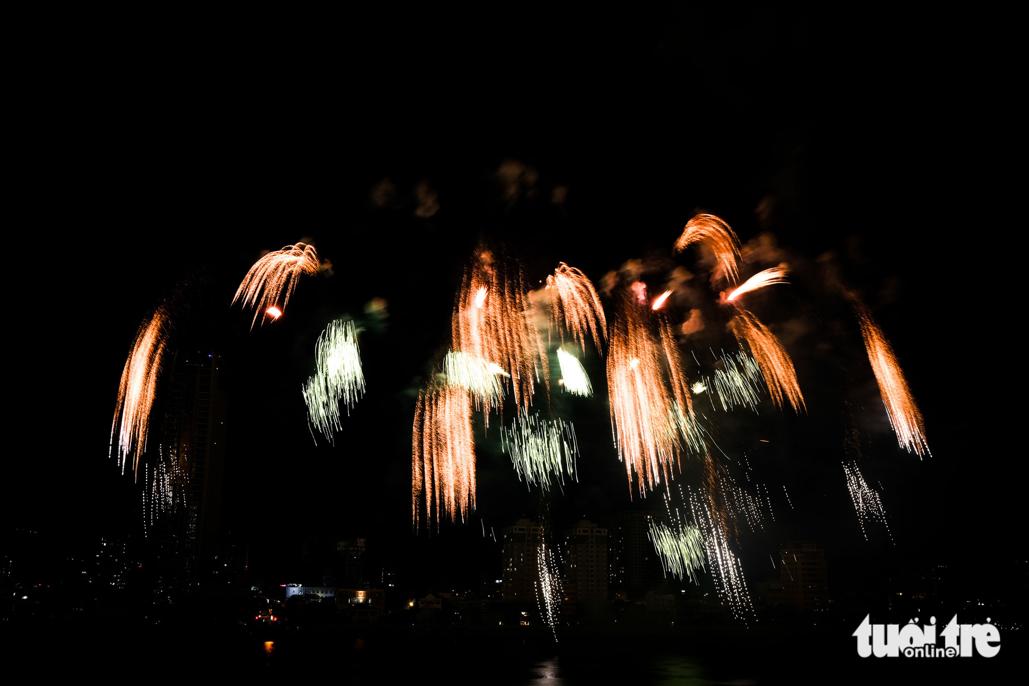 The performance of the Finnish team Joho Pyro Professional Fireworks at the DIFF 2023 in Da Nang, central Vietnam. Photo: Tan Luc / Tuoi Tre