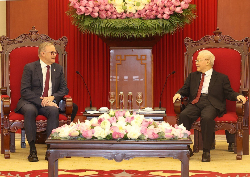 Vietnamese Party General Secretary Nguyen Phu Trong (R) recalls good memories during his earlier visit to Australia. Photo: Vietnam News Agency
