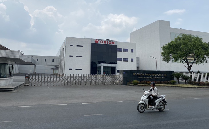 Many enterprises at the Yen Phong Industrial Park in Bac Ninh Province suspend their operation on June 5, 2023 due to a power outage. Photo: Nguyen Bao / Tuoi Tre