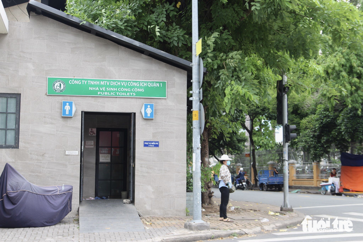The city is facing a severe shortage of public toilets. Photo: Luu Duyen / Tuoi Tre