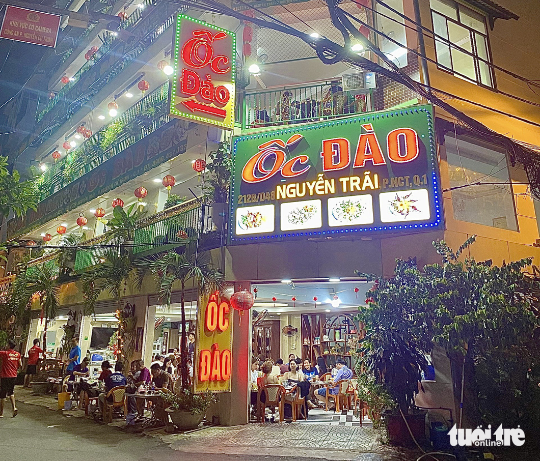 Oc Dao, or Dao Snail Eatery in English, is among 70 restaurants and eateries in Hanoi and Ho Chi Minh City in the Michelin Selected list. Photo: Nien Giao / Tuoi Tre